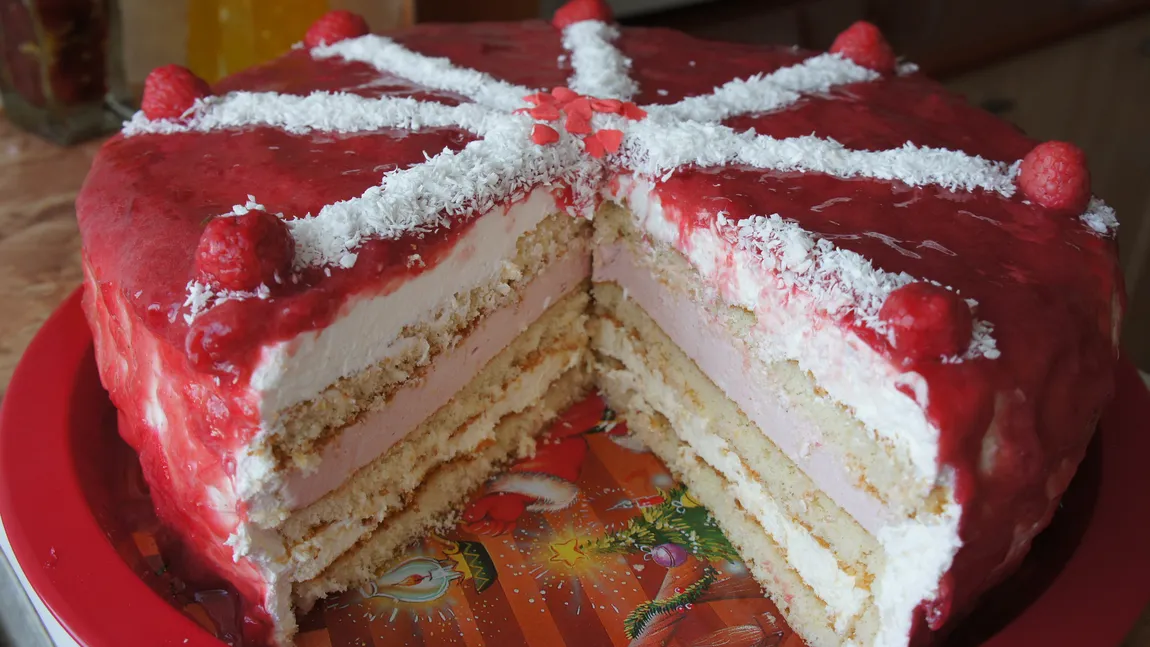 Retete de Pasti: Tort cu zmeura