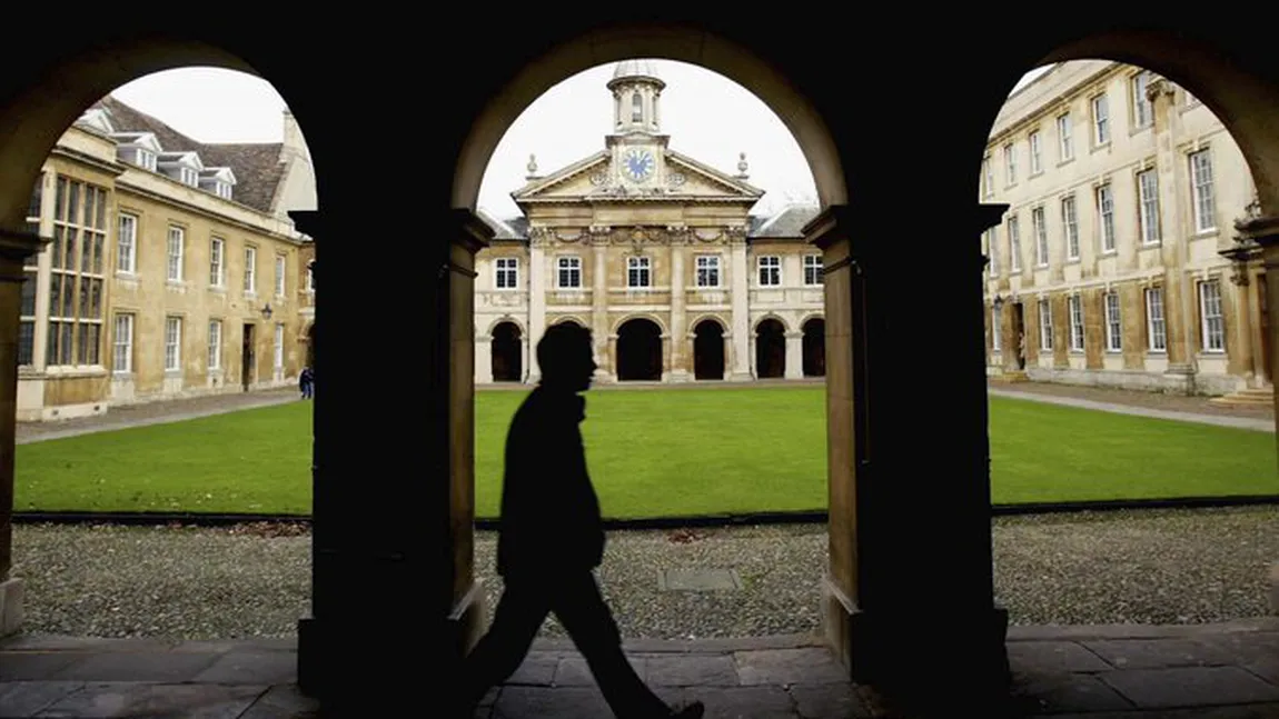 Universitatea Cambridge se mută online. Cursuri de la distanţă până în 2021, dar taxele rămân la fel de mari