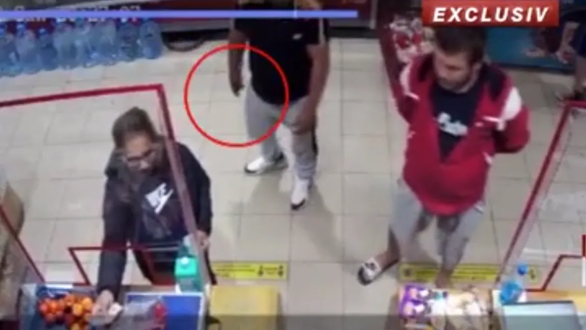 Un tânăr a jefuit magazinul primarului în toiul zilei VIDEO