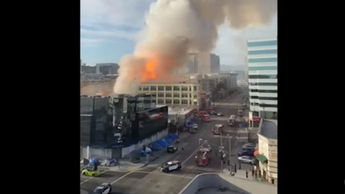 Explozie într-o clădire din Los Angeles. Cel puţin 10 pompieri au fost răniţi şi mai multe clădiri au ars VIDEO