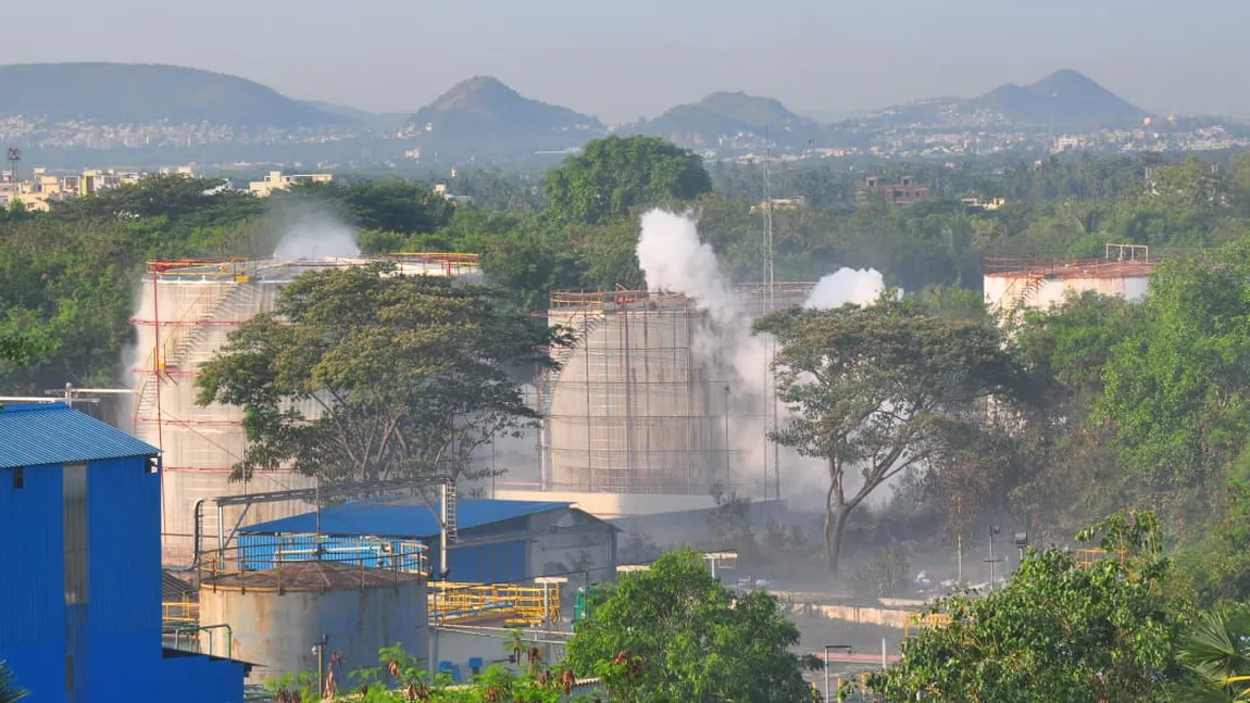 Mii de oameni otrăviţi în India, din cauza scurgerilor de gaz de la o uzină. Oamenii cad din picioare, imagini şocante VIDEO