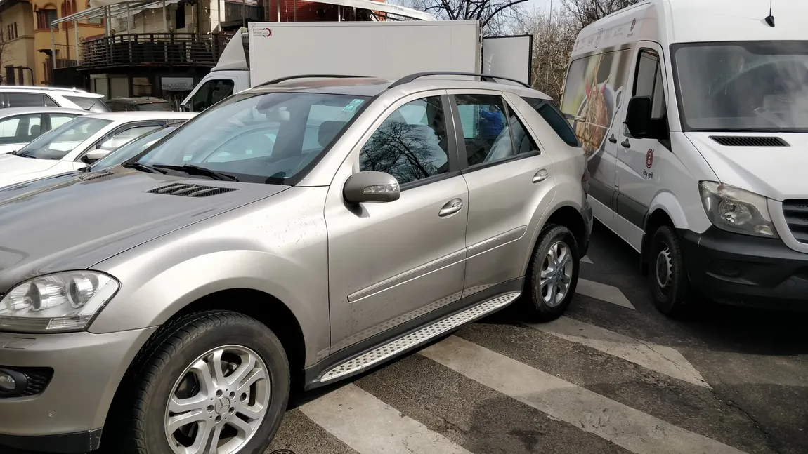 Dollo.ro: Patru din cinci maşini parchează ilegal în Bucureşti. Câte autoturisme circulă de fapt în Capitală