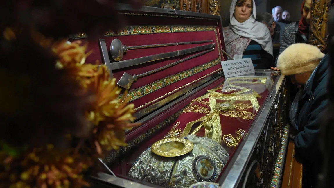 Atingerea moaştelor şi procesiunile cu moaşte, interzise pe parcursul stării de alertă