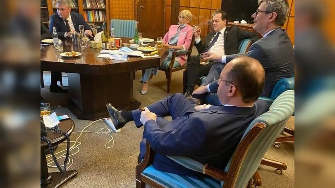 Ludovic Orban, şedinţă la Palatul Victoria cu ţigări şi alcool. Premierul şi miniştrii au lăsat măştile deoparte