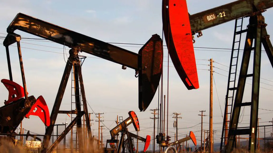 Preţul petrolului a sărit de 30 de dolari pe baril, pentru prima oară în ultimele două luni. SUA continuă să îşi reducă puţurile