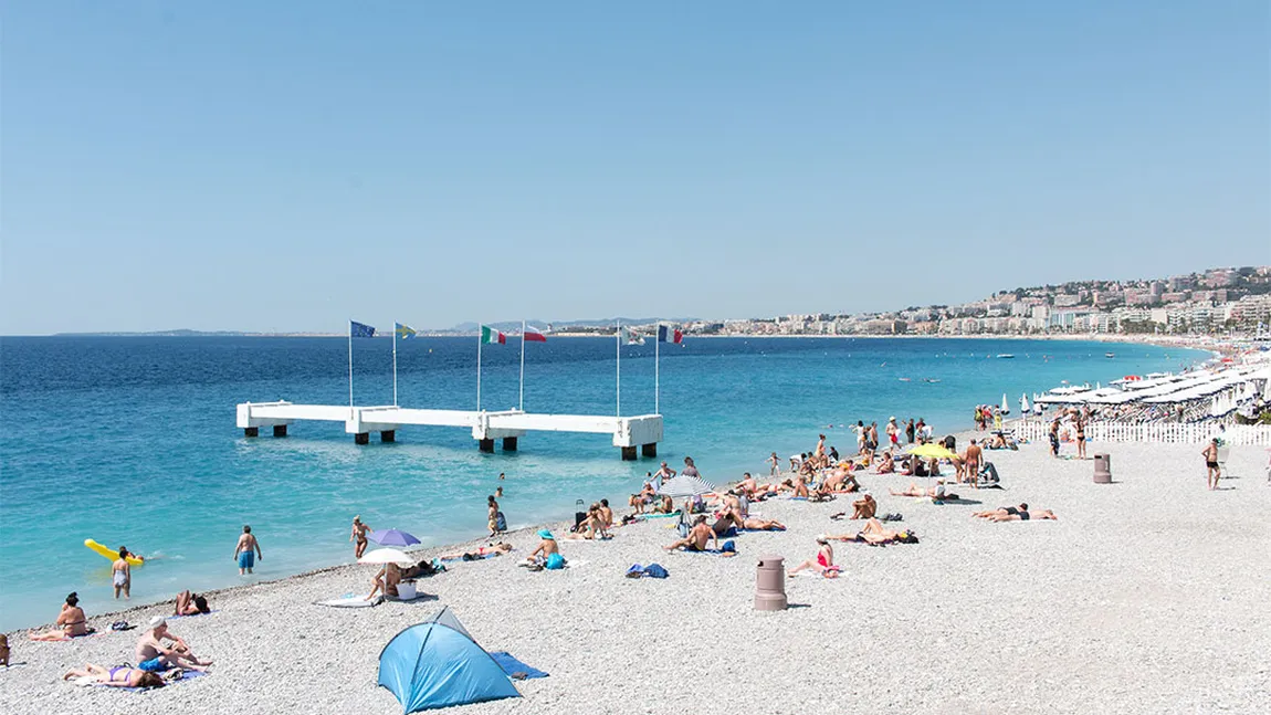 Plajele din vestul Franţei vor fi închise după ce vizitatorii nu au respectat regulile de distanţare socială
