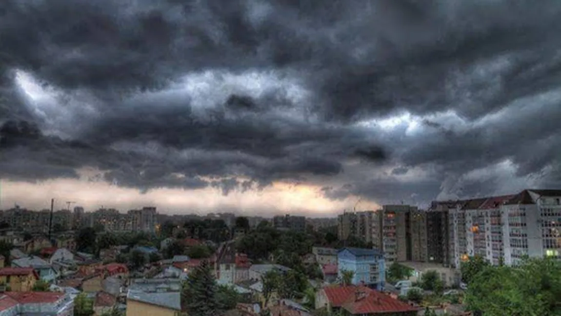 Prognoza meteo ANM. Un ciclon loveşte România. Cod galben de vijelii şi grindină în mai multe zone din ţară