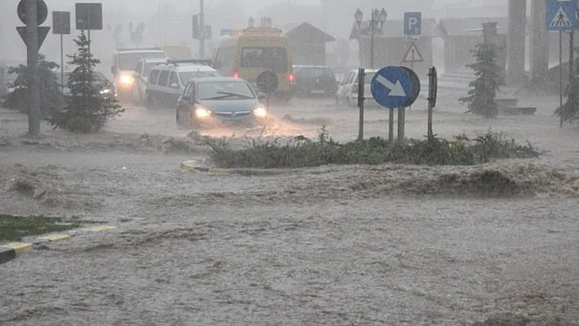 Alertă meteo prelungită. Ploi însemnate cantinativ, vijelii şi grindină până duminică. Avertizare cod portocaliu