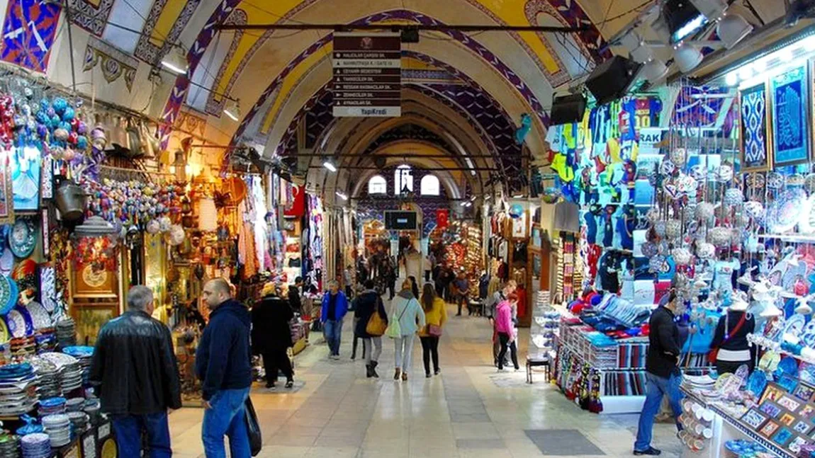 Marele Bazar din Istanbul s-a redeschis! Turcia a relaxat majoritatea restricţiilor