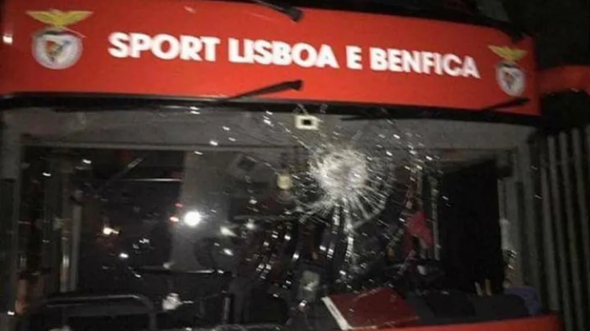 Jucătorii Benficăi, băgaţi în spital de fani. Fotbaliştii au fost atacaţi cu pietre, după ce au făcut egal pe teren propriu