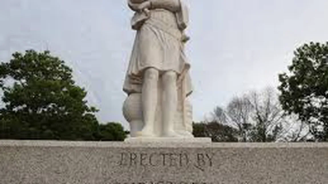 Proteste în SUA. O statuie a lui Cristofor Columb a fost decapitată, iar alta a fost aruncată într-un lac
