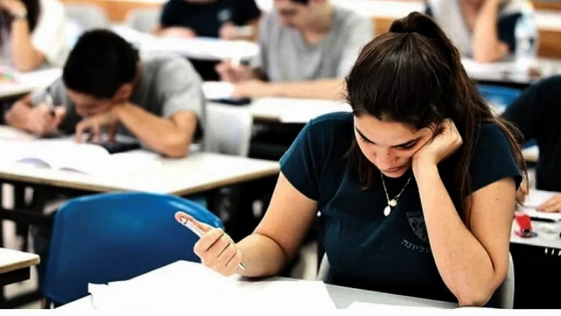 Evaluare Naţională 2020: Teste de antrenament la română şi matematică pentru elevii de clasa a VIII-a