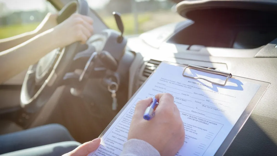 Culmea inconştienţei, un candidat a mers beat la examenul pentru permisul auto. Bărbatul a fost oprit chiar înainte să iasă pe traseu