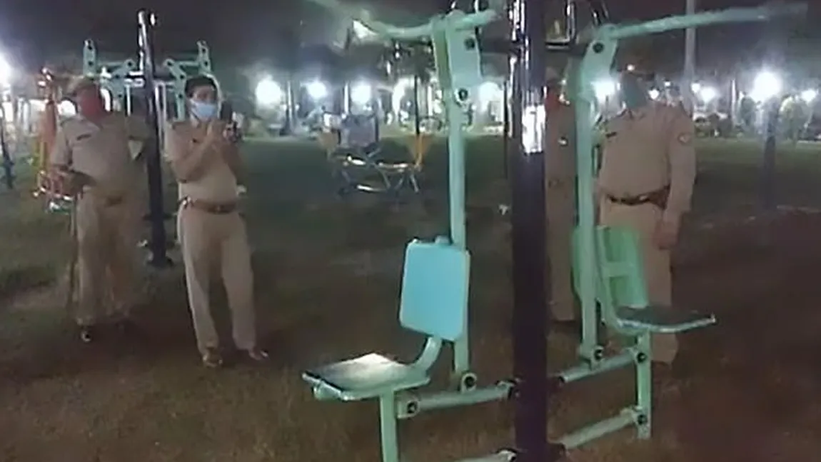 Poliţia din India a fost chemată într-un parc pentru a investiga un aparat de gimnastică mişcat de fantome VIDEO