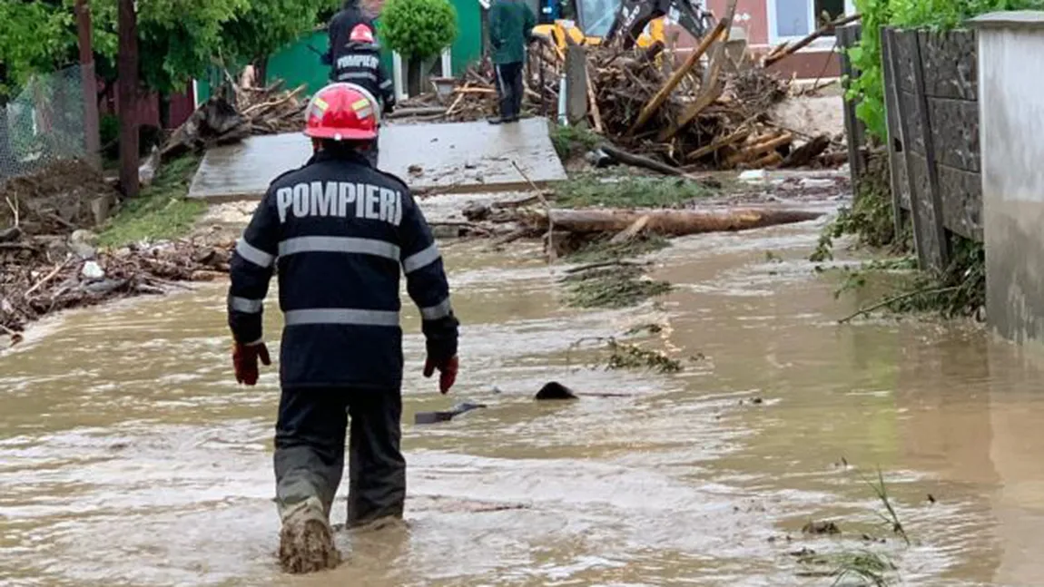 COD ROŞU de inundaţii pe râuri din judeţul Bacău şi Hunedoara, până la ora 12:00