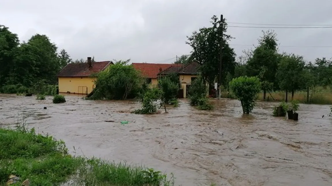 Viitura de pe Prut a ajuns joi în România. Apa a depăşit cu aproape 2 metri cota de pericol. COD ROŞU de inundaţii