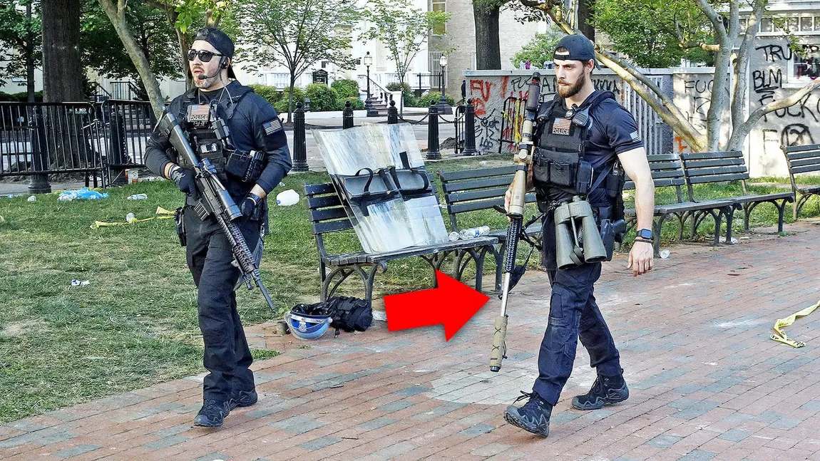Imagini înfricoşătoare! Cum arată armele LUNETIŞTILOR care l-au păzit pe Donald Trump de protestatari?! Counter Strike este un fleac!
