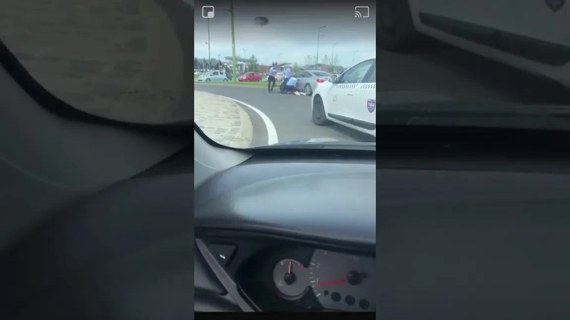 Scandal în trafic în Braşov! Poliţiştii au bătut un şofer pentru că nu a vrut să oprească FOTO