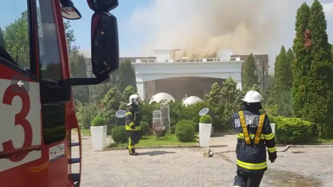 Incendiu la restaurantul Ambasad'or. Mai multe autospeciale cu spumă încearcă să stingă flăcările