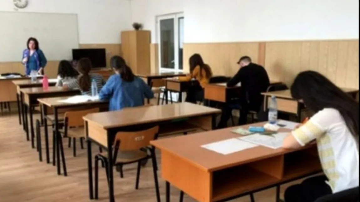 Un elev din Bihor, prins cu copiuţe la Bacalaureat! A rezumat toată materia pentru clasele V-VIII