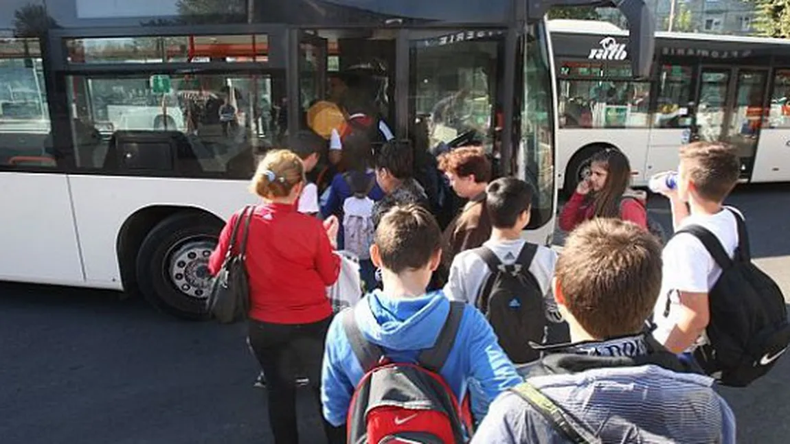 Elevii din învăţământul privat vor primi gratuitate la serviciile publice de transport