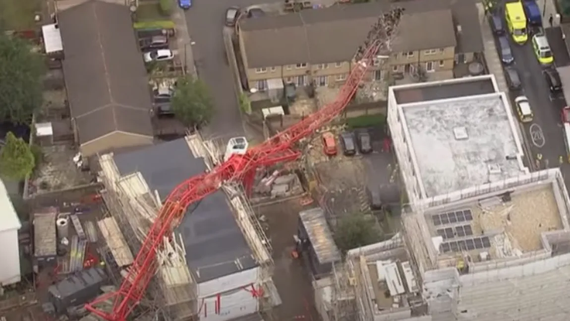 O persoană a murit şi patru au fost rănite la Londra, după ce s-a prăbuşit o macara VIDEO