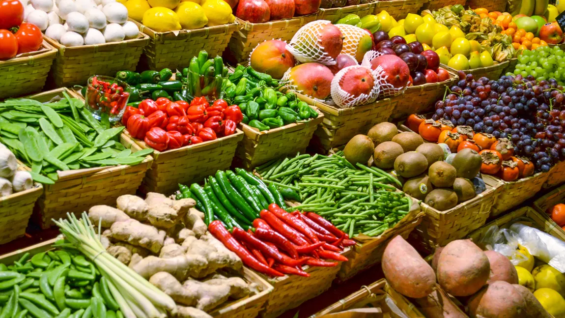 Preţul legumelor a explodat în supermarketuri, după închiderea pieţelor. Cât costă un kilogram de ardei