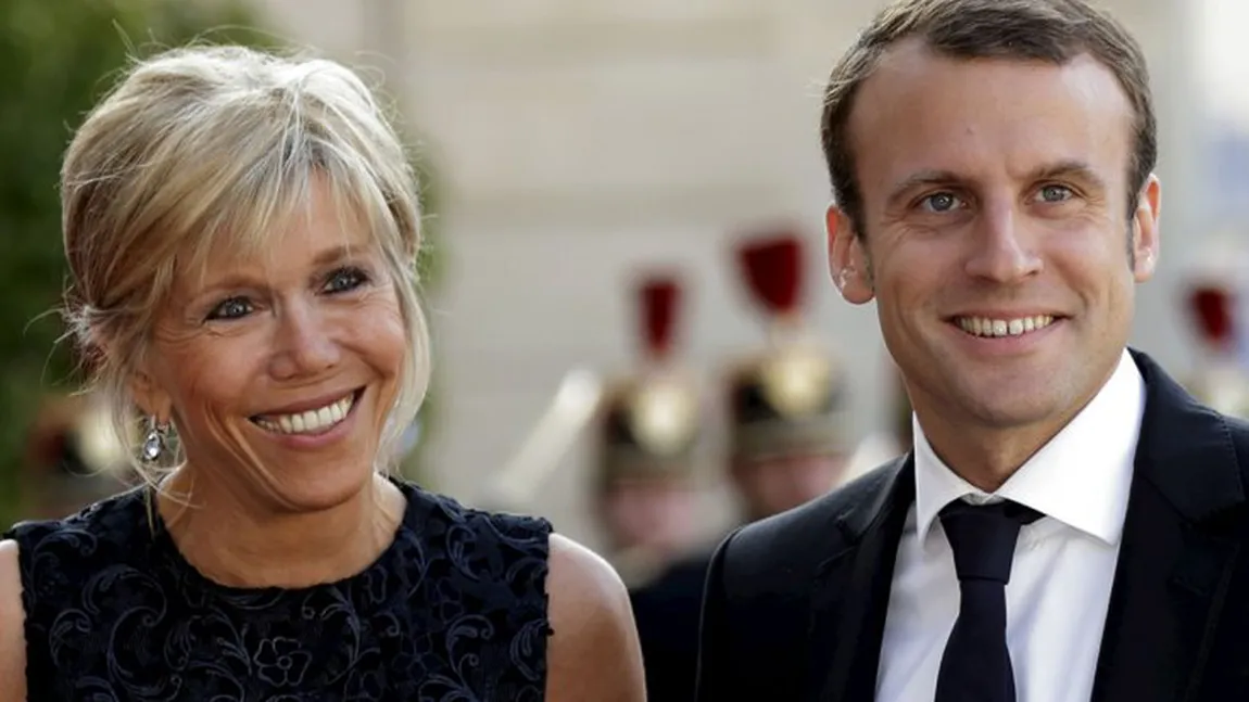 Emmanuel Macron şi soţia, prinşi în ambuscada protestatarilor. Preşedintele a fost huiduit şi i s-a cerut demisia VIDEO