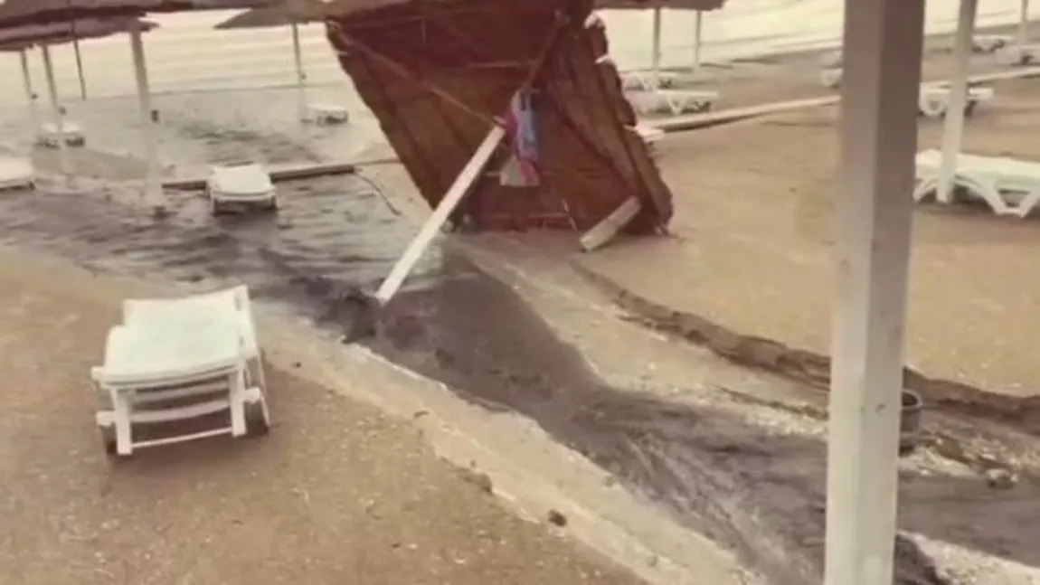 Ploile au făcut ravagii pe litoral. Plaja de la Cap Aurora, afectată VIDEO