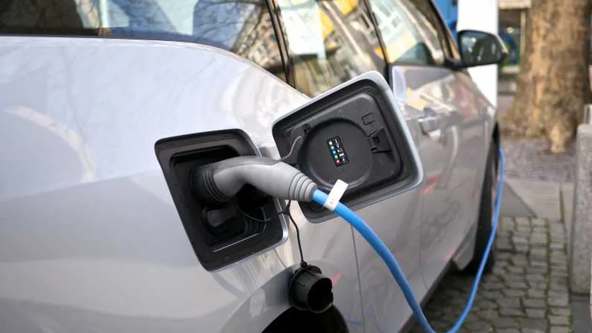 UE acordă ajutoare pentru producţia de baterii necesare maşinilor electrice. Tesla şi BMW, printre companiile la care vor ajunge banii