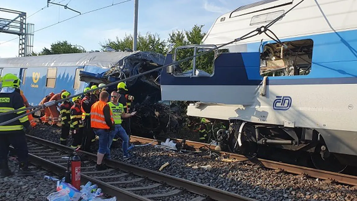 Un nou accident feroviar în Cehia, al doilea într-o săptămână. Sunt zeci de răniţi după coliziunea a două trenuri FOTO