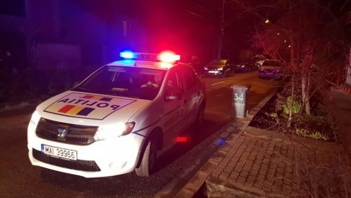 Un poliţist în misiune a fost rănit, după ce o maşină nu s-a asigurat şi a intrat în autospeciala forţelor de ordine