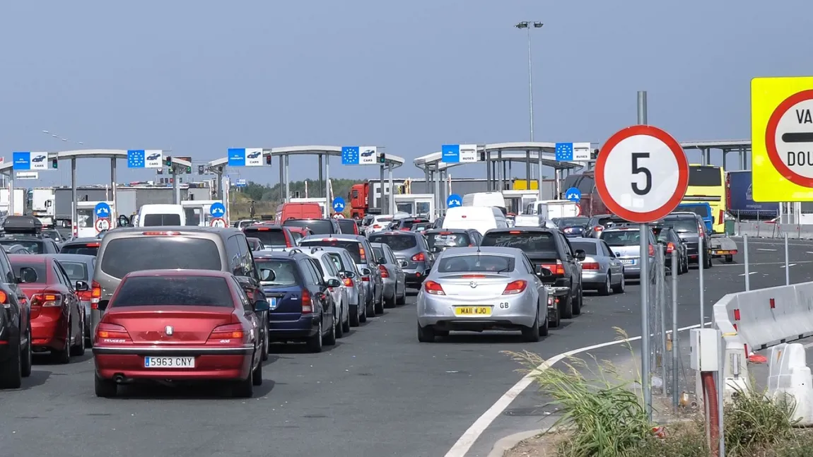 Aglomeraţie la graniţele României. Peste 100.000 de oamenii au tranzitat vămile în ultimele 24 de ore