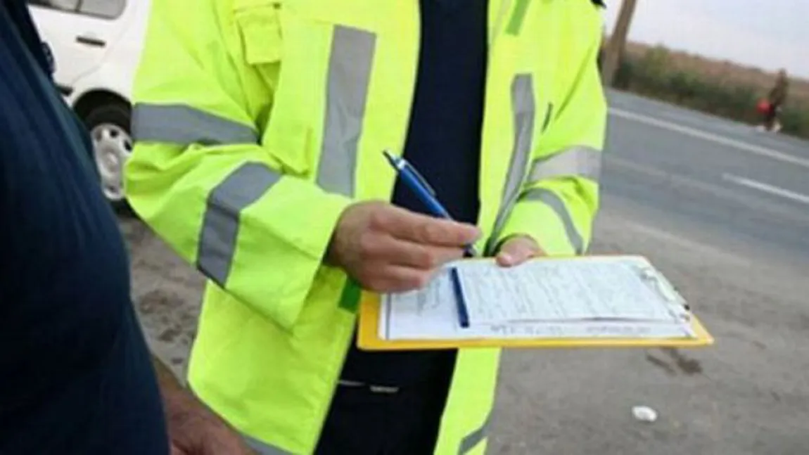 Scandal cu poliţia în Centrul Vechi. Bărbat amendat pentru că nu purta mască
