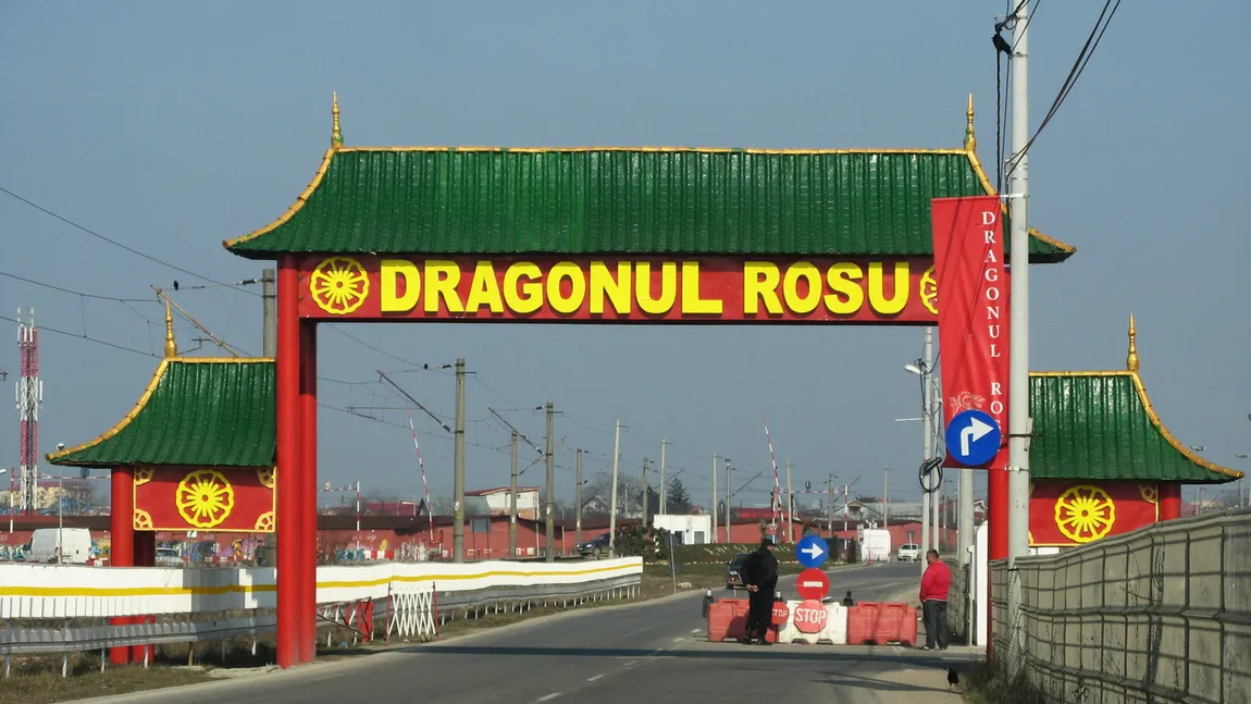 Razie la Dragonul Roşu. Poliţia a confiscat haine contrafăcute cu marca unor branduri celebre