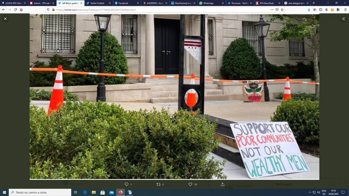 Casa celui mai bogat om din lume, asediată de protestatari. Oamenii au montat o ghilotină în faţa locuinţei lui Jeff Bezos VIDEO