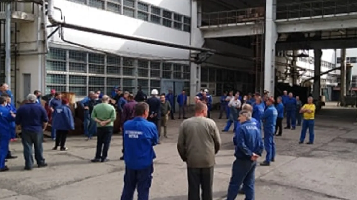 Protest spontan la termocentrala Mintia din Hunedoara. UPDATE: Angajaţii au cerut negocieri cu premierul Orban