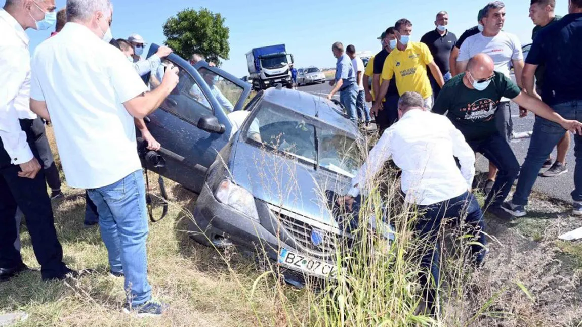 VIDEO Ministrul Agriculturii a intervenit la un accident rutier