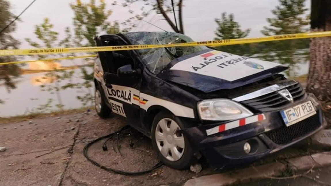 Accident înfiorător în apropiere de Capitală. Un poliţist local a intrat cu autospeciala într-un stâlp