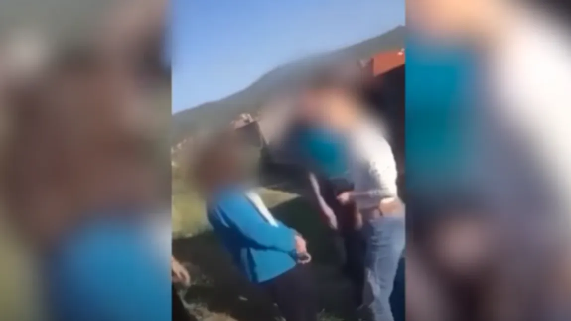 Agresoarea de 14 ani din Târgu Jiu, cercetată în libertate. Adolescenta a bătut şi umilit o copilă de 13 ani