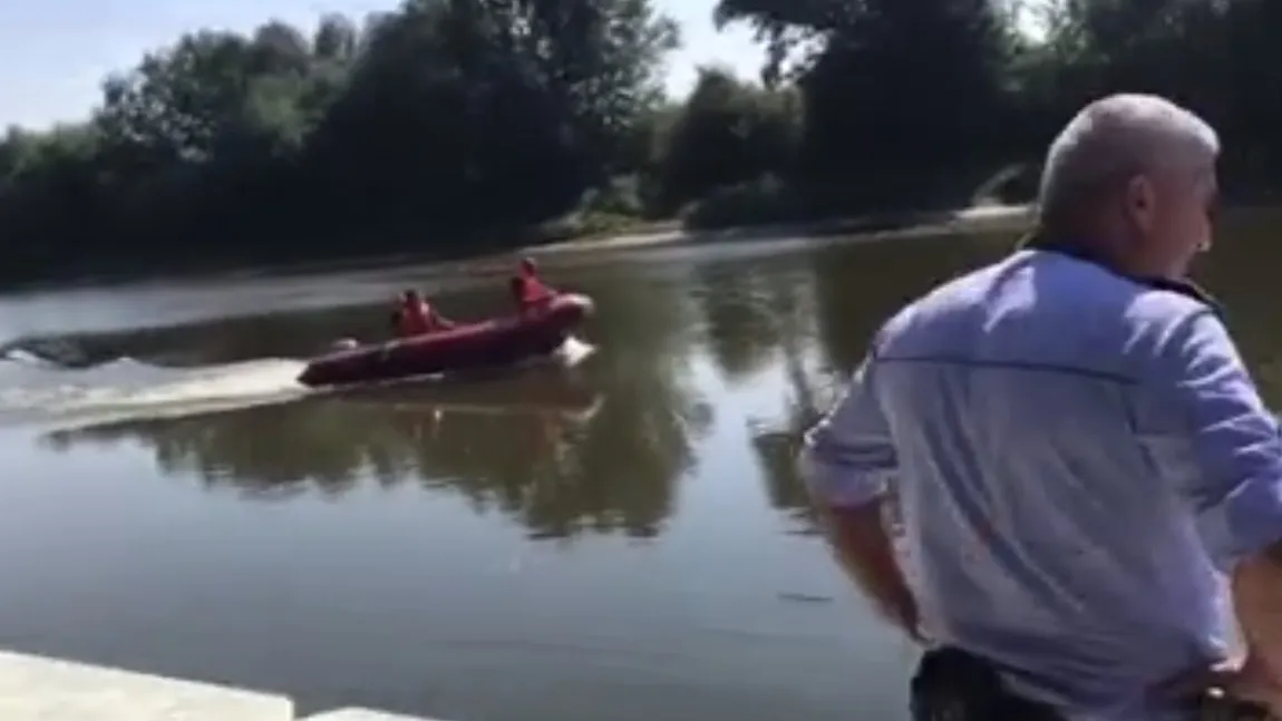 Un elev de 14 ani s-a înecat în Mureş după ce a terminat cursurile. Salvamarii îl caută în acest moment