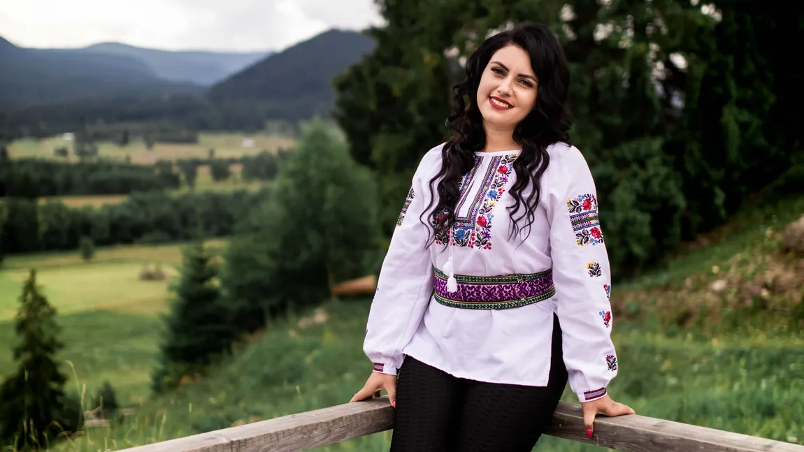 Daniela Cuşnir, cântăreaţa de muzică populară moartă în accident, a fost înmormântată cu cântece de jale şi de nuntă