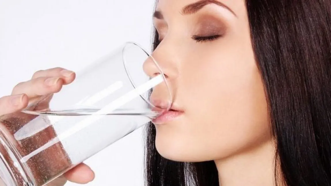 De unde să nu bei NICIODATĂ apă. 4 moduri în care apa te poate îmbolnăvi