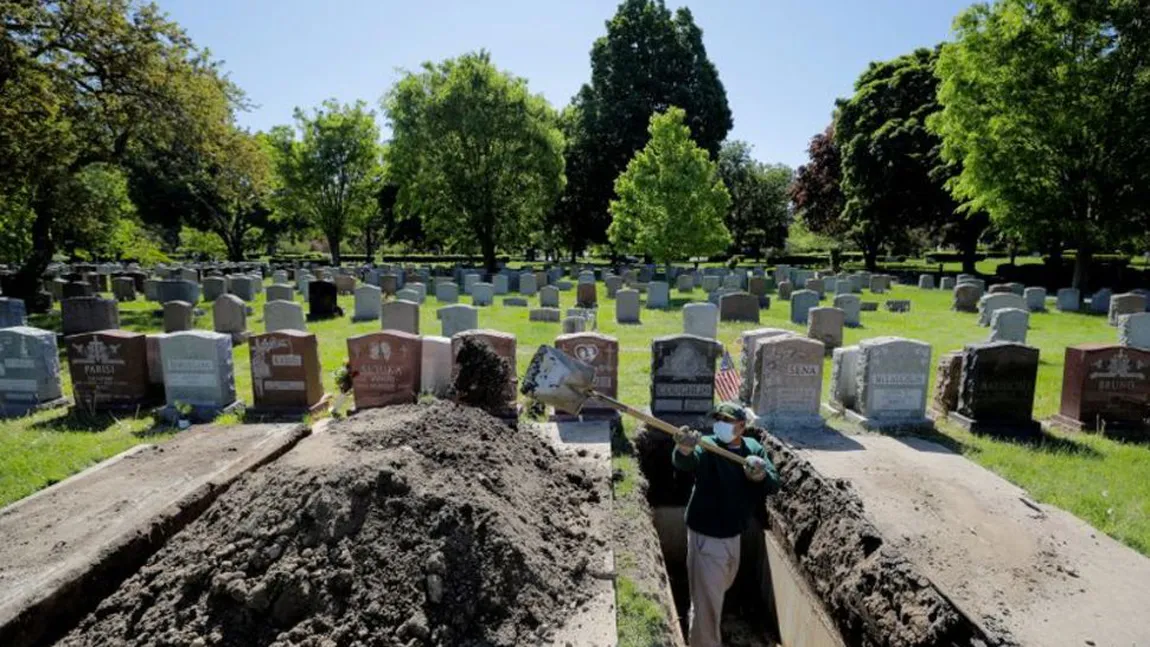 Controversă privind morţii de Covid în SUA. Numărul total al deceselor în ţară e mai mare cu 300.000 decât în anii obişnuiţi