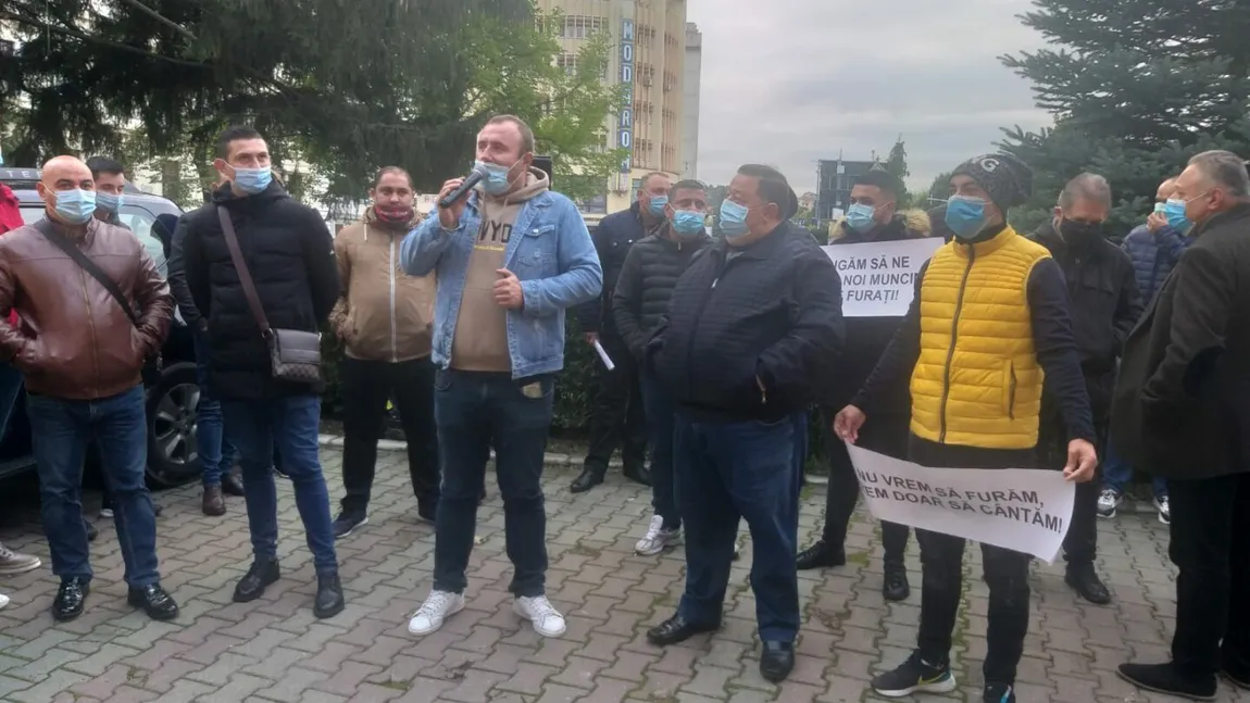 Reprezentanţii Horeca au protestat cu lăutari VIDEO