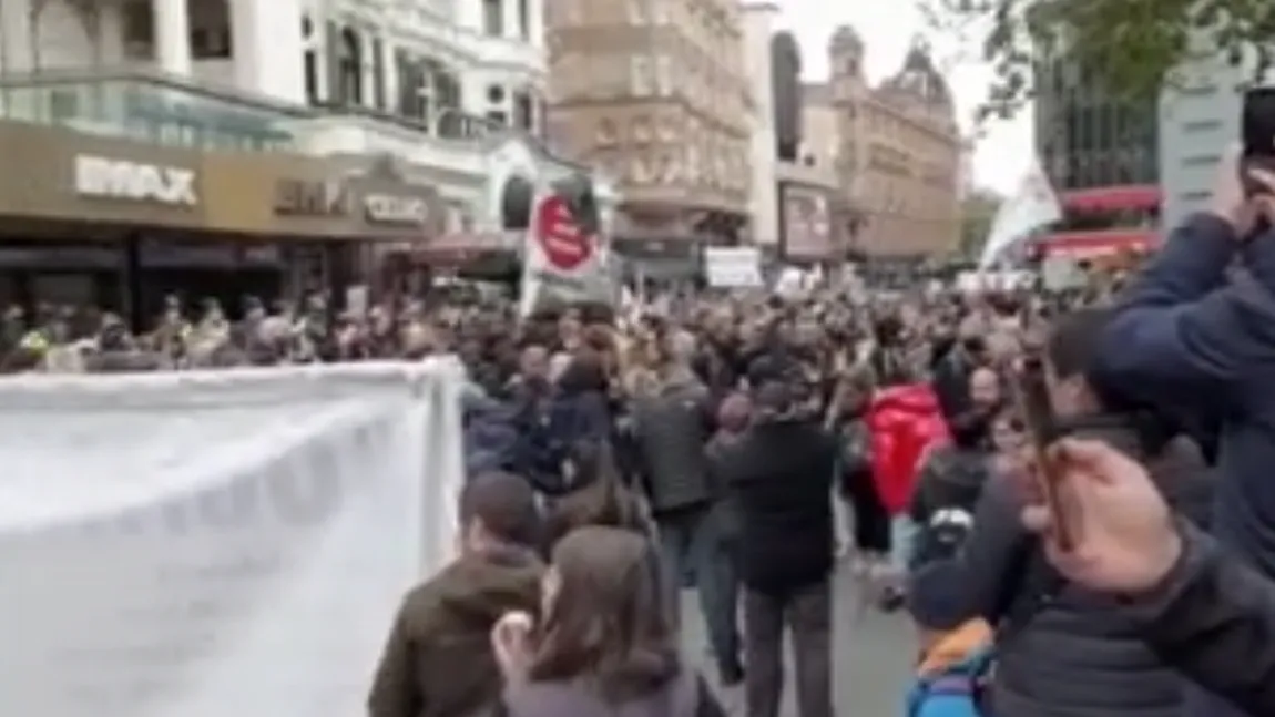 Proteste de amploare în Londra, din cauza noilor restricţii