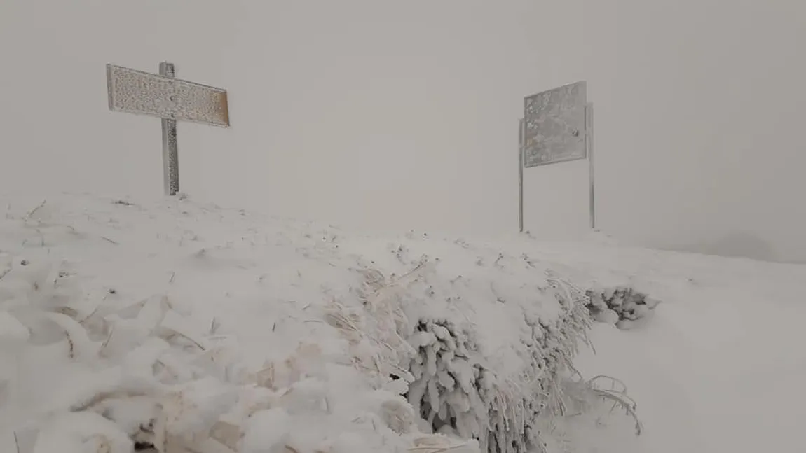 Peisaj de iarnă autentică pe Transalpina. Autorităţile au decis închiderea drumului din cauza zăpezii