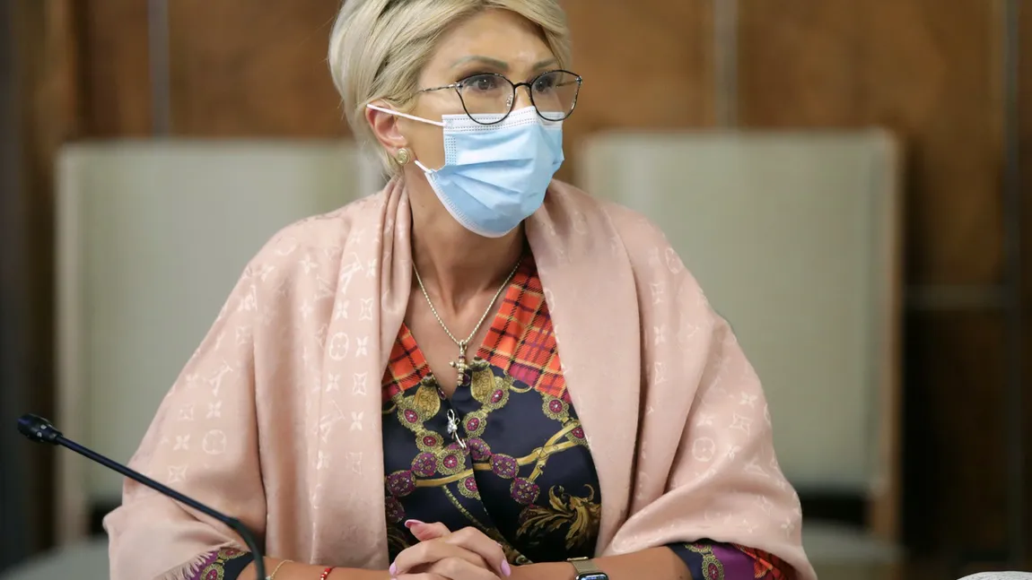 Raluca Turcan: Purtarea obligatorie a măştii în proximitatea şcolilor ar putea fi extinsă la nivel naţional