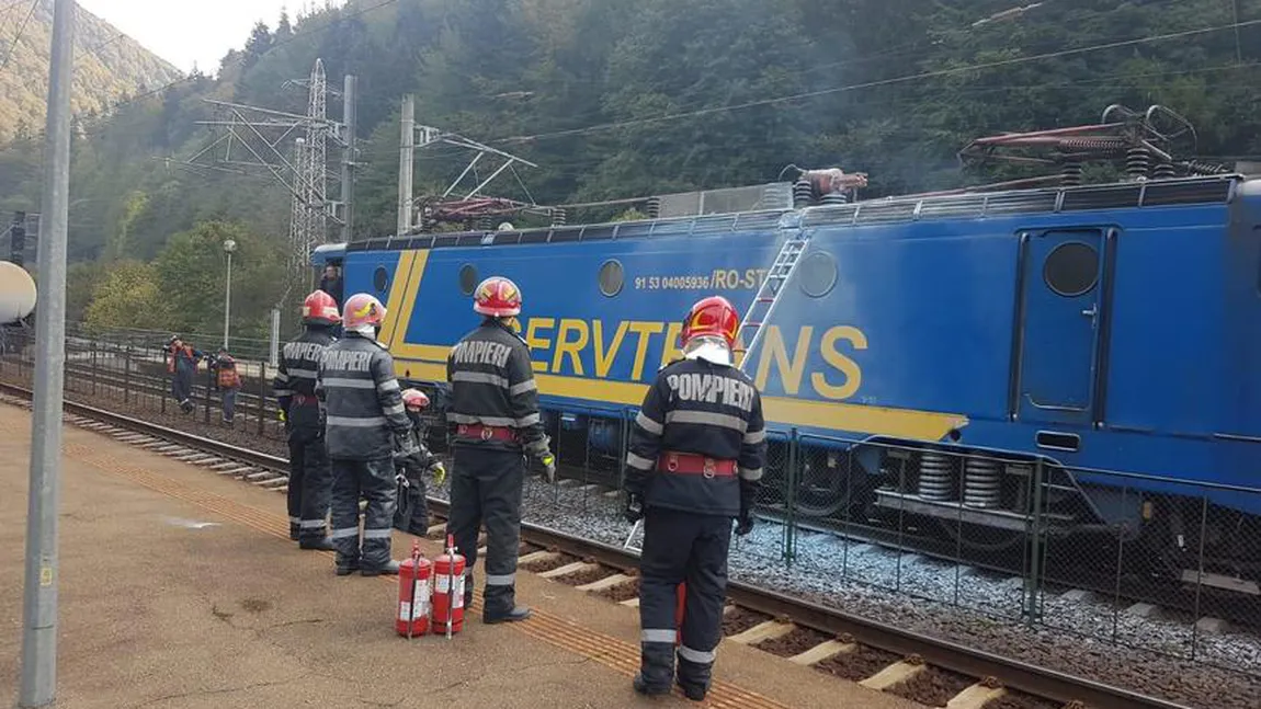 Incendiu în Gara Sinaia. O locomotivă a unui tren care transporta motorină a luat foc VIDEO