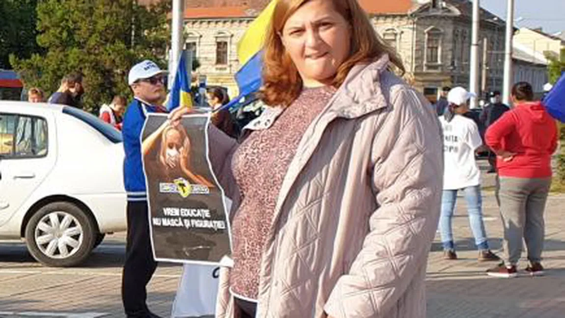 O profesoară din Oradea, cercetată penal pentru instigarea la nepurtarea măştii de protecţie
